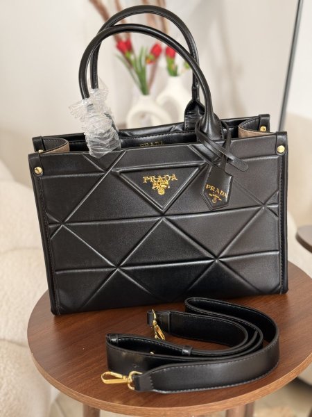 حقيبة برادا حجم كبير مع قشط طويل