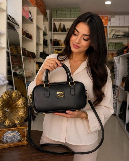 حقيبة miu miu مع ستراب طويل ومقبض يد قاعدة ٢٤سم