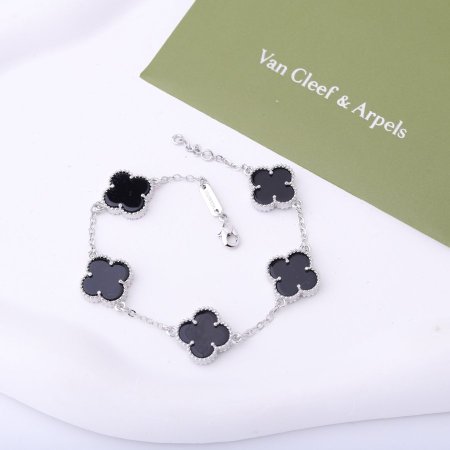 اسوارة فان كليف أسود وفضي ستيل