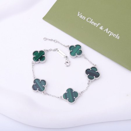 اسوارة فان كليف اخضر وفضي ستيل