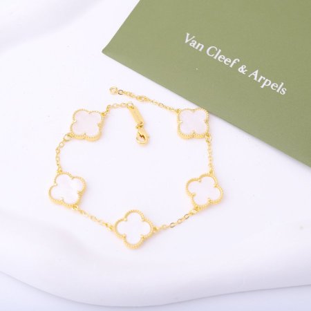 اسوارة فان كليف ابيض وذهبي ستيل