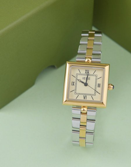 ساعة IEkE مكس ذهبي مربع سادة