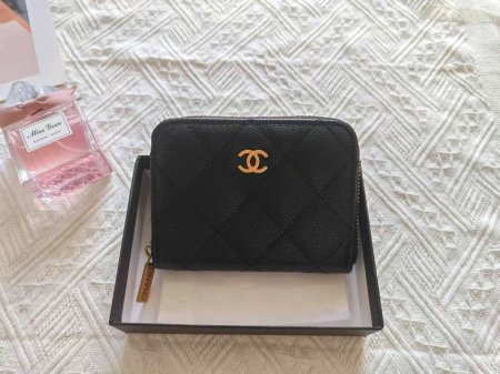 جزدان شانيل مع علبة