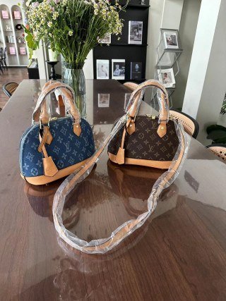 حقيبة LV لويس فيتون مع ستراب طويل قاعدة ٢٤ سم